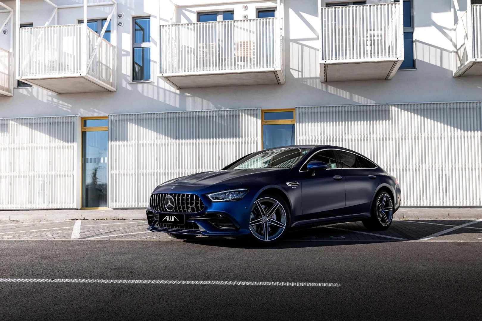 Mercedes-Benz AMG-GT43 2019 - Kliknutím zobrazíte detail vozidla Mercedes-Benz AMG-GT43 2019 petrol - Prenájom prémiového vozidla v BlackRent autopožičovni na Slovensku za 100,00€/deň