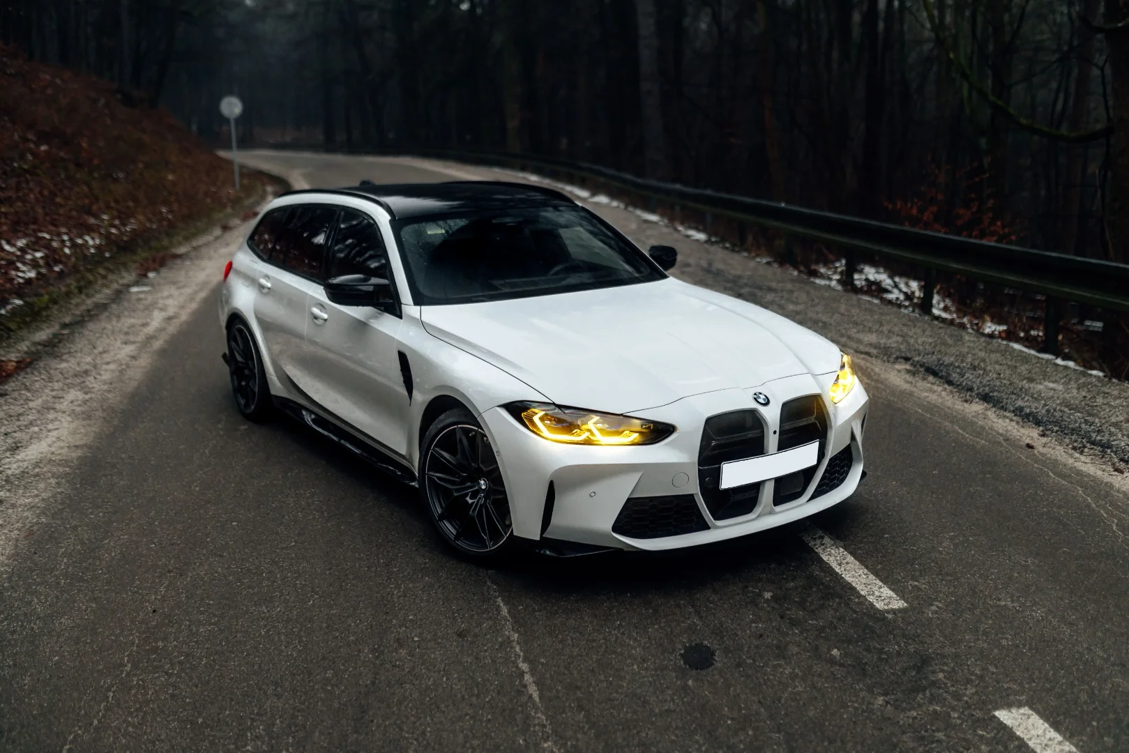 BMW M3 2023 - Kliknutím zobrazíte detail vozidla BMW M3 2023 petrol - Prenájom prémiového vozidla v BlackRent autopožičovni na Slovensku za 150,00€/deň