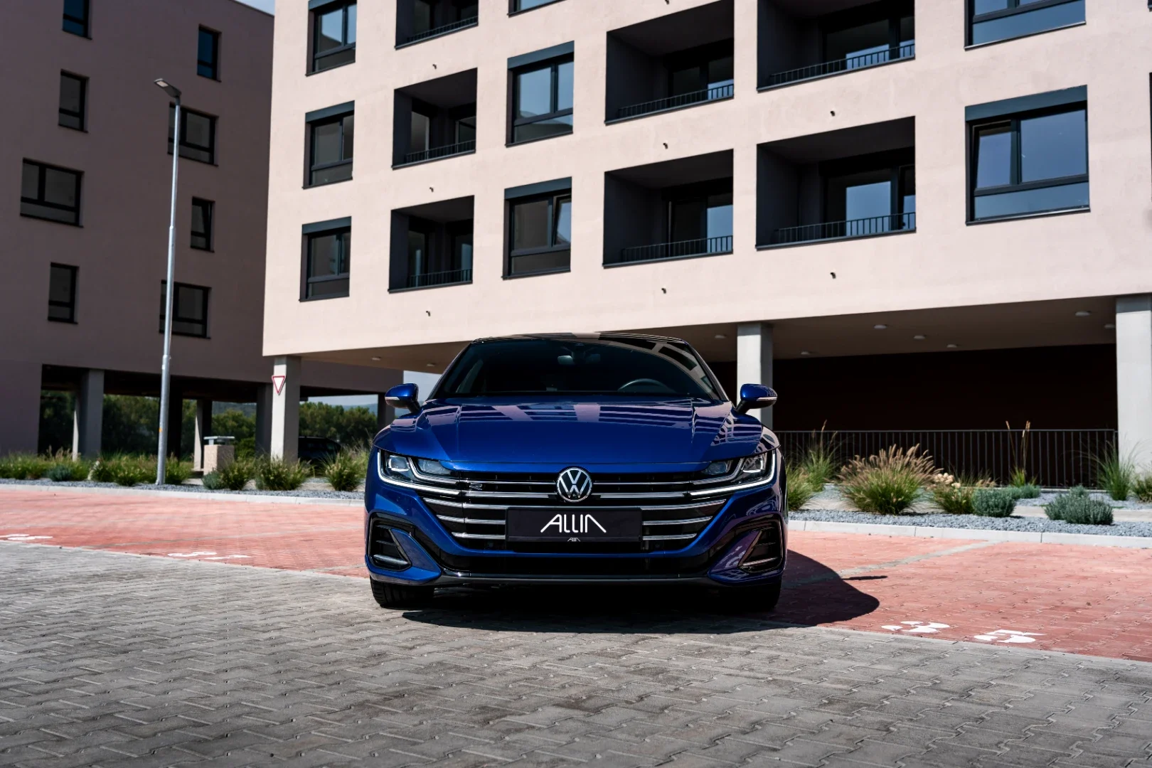 Volkswagen Arteon 2022 - Kliknutím zobrazíte detail vozidla Volkswagen Arteon 2022 diesel - Prenájom prémiového vozidla v BlackRent autopožičovni na Slovensku za 40,00€/deň