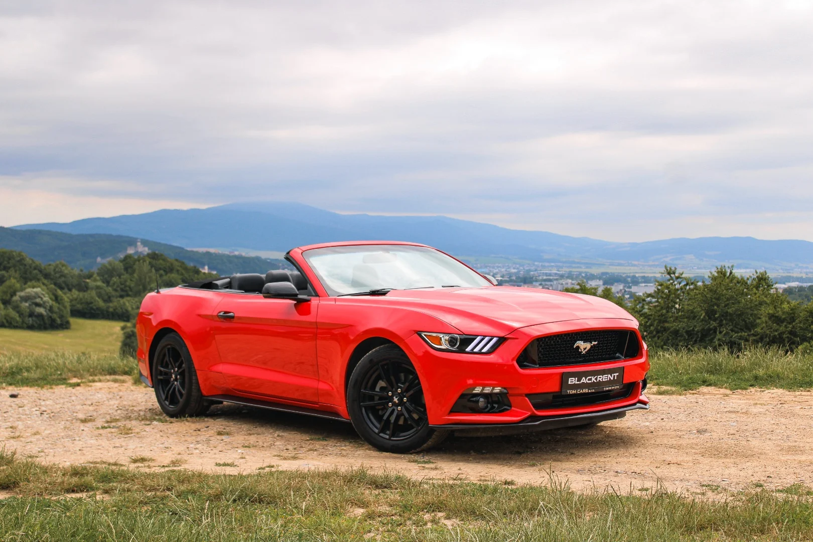 Ford Mustang 2016 - Kliknutím zobrazíte detail vozidla Ford Mustang 2016 petrol - Prenájom prémiového vozidla v BlackRent autopožičovni na Slovensku za 65,00€/deň