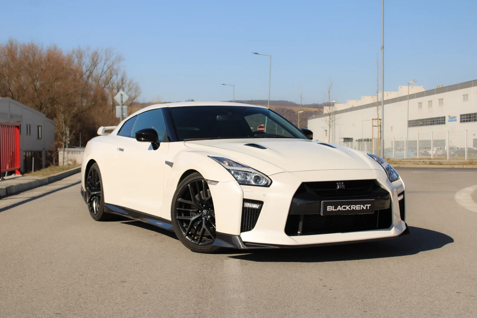 Nissan GT-R 2019 - Kliknutím zobrazíte detail vozidla Nissan GT-R 2019 petrol - Prenájom prémiového vozidla v BlackRent autopožičovni na Slovensku za 200,00€/deň